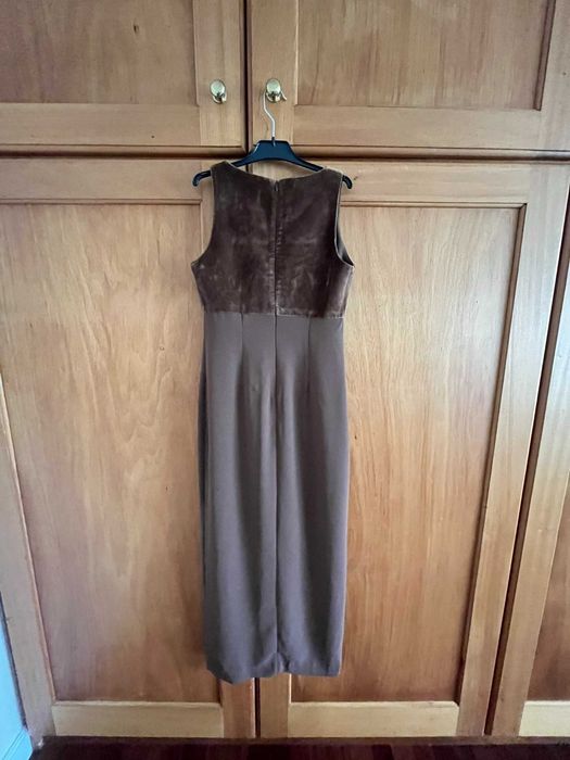 Vestido muito elegante castanho