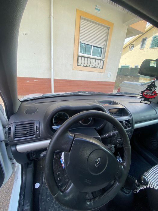 Carro Clio em quinta do conde
