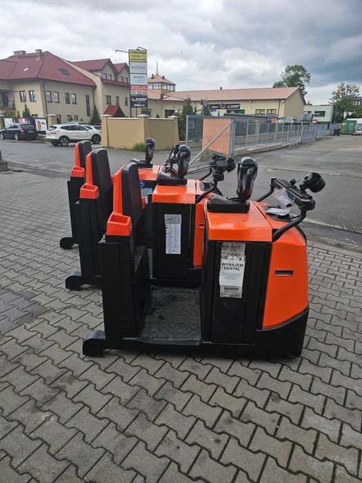 Ciągnik przemysłowy traktor elektryczny magazynowy r2017 TOYOTA TSE300