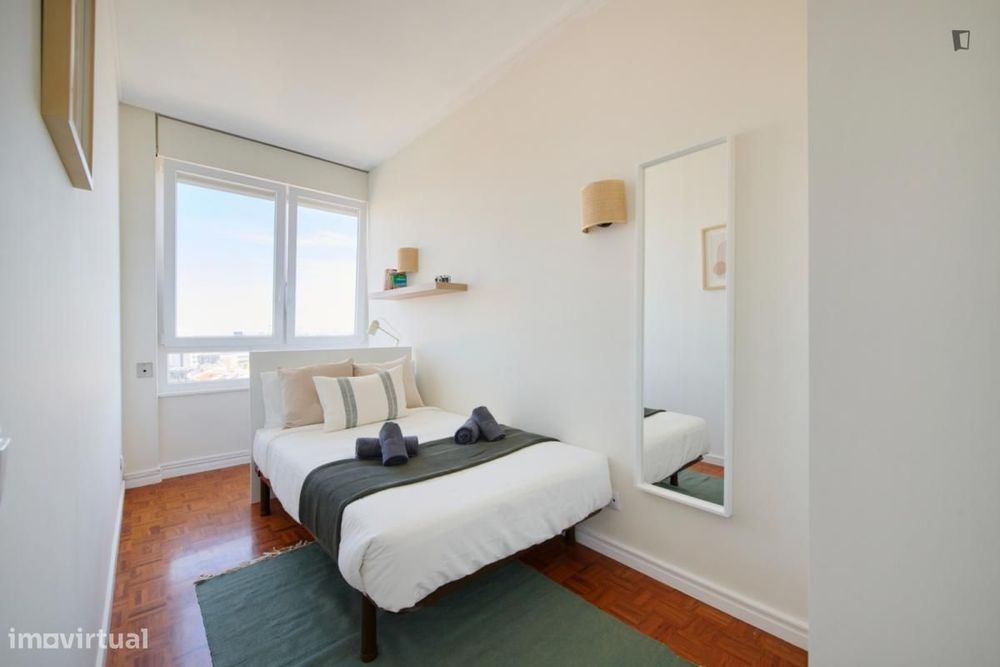 Quarto - localizado em Picoas Lisbon