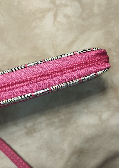 Portfel w kratkę duży z ozdobnym motylkiem różowy hit must have