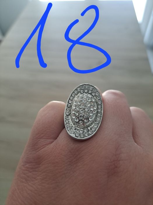 Srebrne pierścienie z cyrkoniami