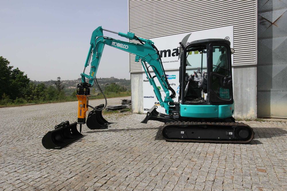 Minigiratória Rastos  Kobelco SK39 SR7 Especial Campanha: 57.200.00€ Conjunto: Martelo hidráulico 3 baldes Engate hidráulico, ar condicionado