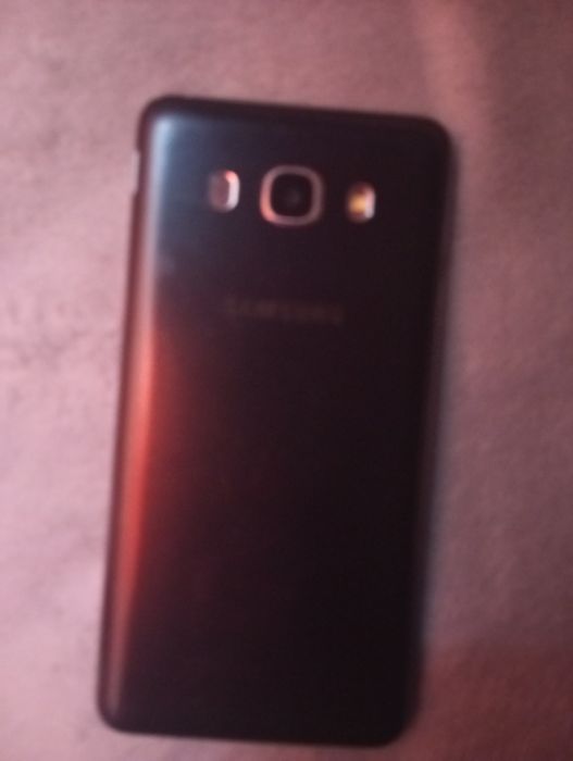 "[Modelo]" pelo nome do telemóvel (ex: Galaxy J5, Galaxy A21s). Um título descritivo atrai mais cliques.