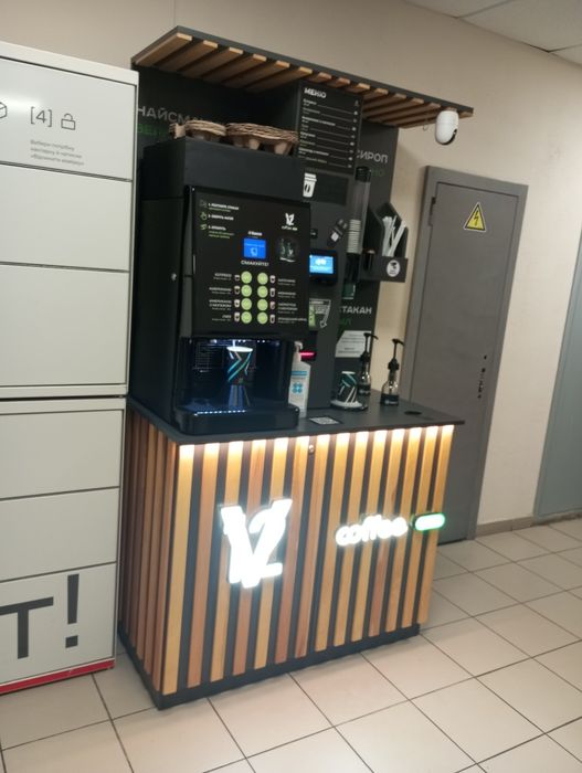 Кав'ярня самообслуговування V12 зі збільшеними бункерами.