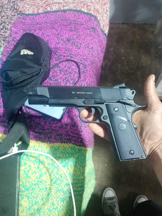Borner 4.5mm BB пробиває бутилку спід шампанського