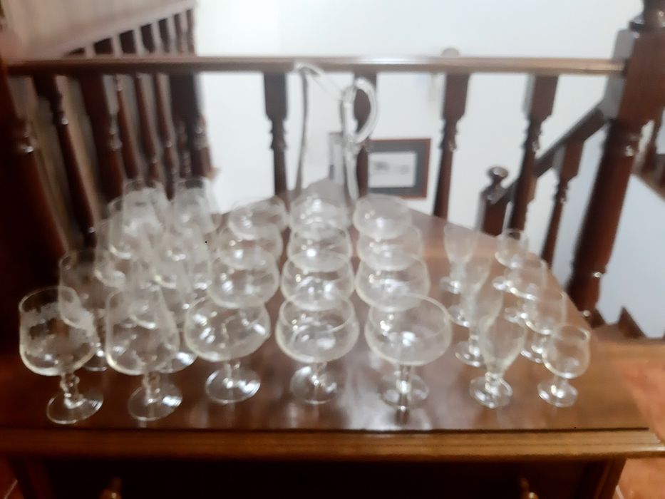 Conjunto de copos e jarro