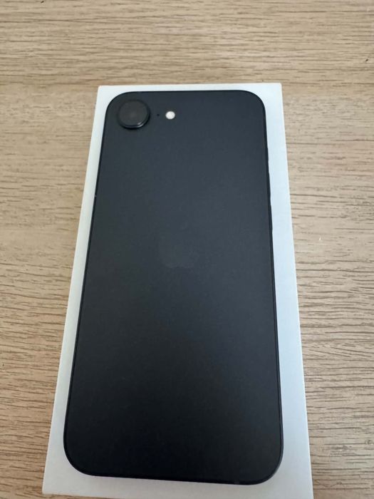 Iphone 17e stan idealny na gwarancji