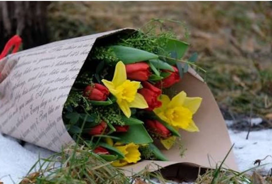 Тюльпани та нарциси у букеті