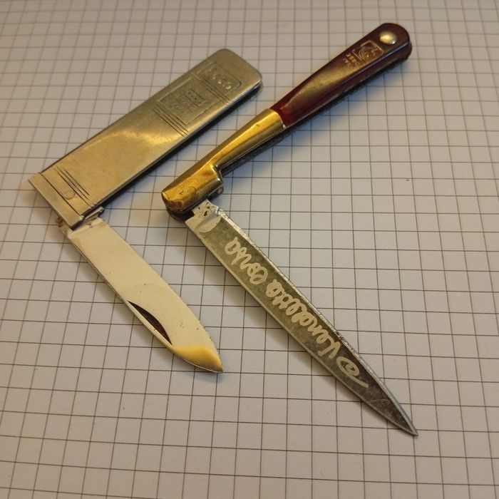 Dois canivetes, usados