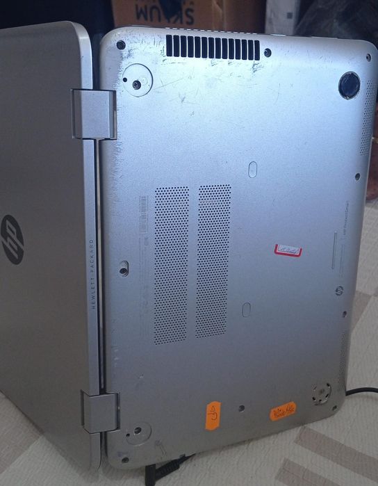 Hp i3-4030U laptop with charger,4 GB ram/128 GB SSD windows 10.