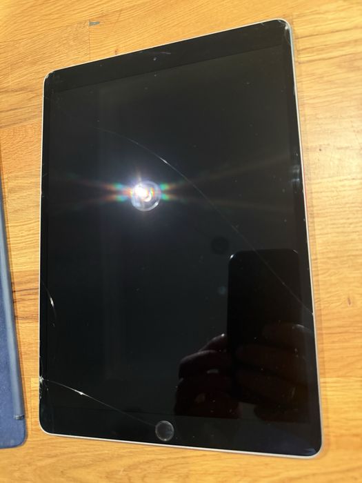 iPad Pro 10.5" (2017) USZKODZONY | uszkodzona szybka, blokada hasła | Na części