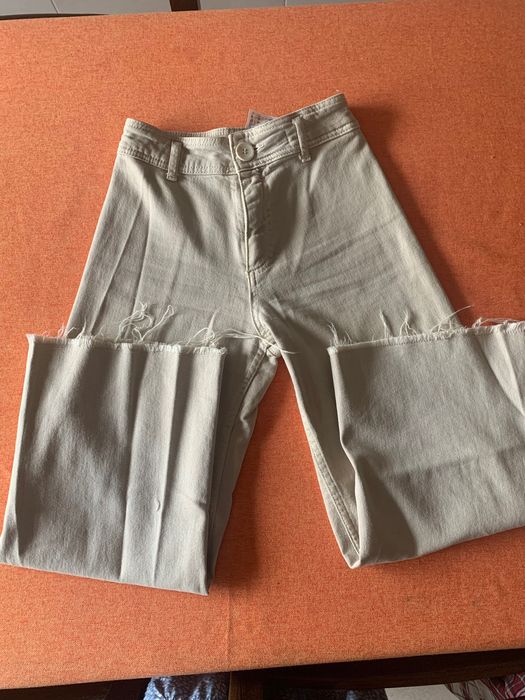 Calças da Zara 10 anos com elástico no interior do cós da cintura