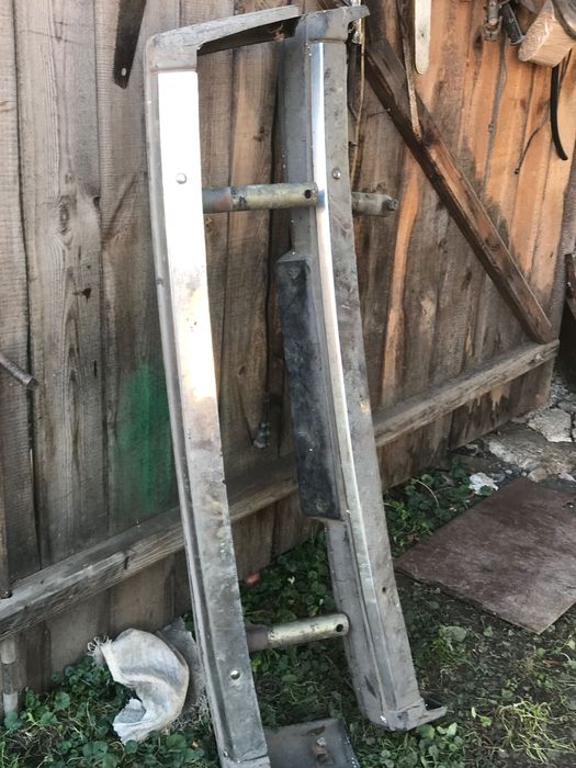 Двері передні права і ліва,Бампер від жигуля 7 моделі