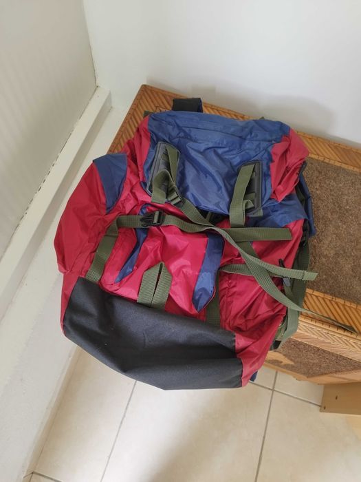 Mochila de campismo colorida e reforçada