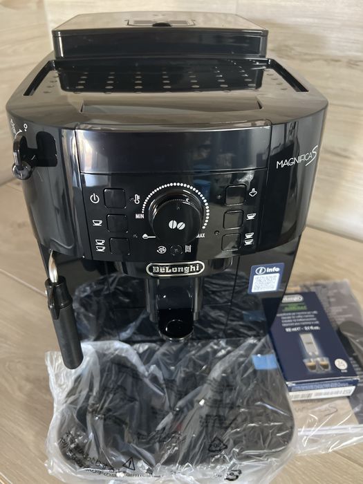 Кавоварка Delonghi magnifica s ESam22.110 b нова!