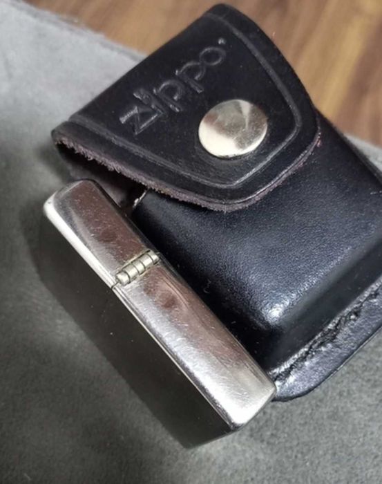 Запальничка Zippo зі шкіряним чохлом