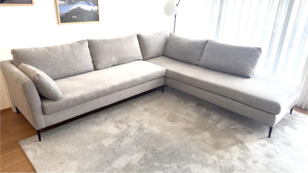 Sofa em L cinzento
