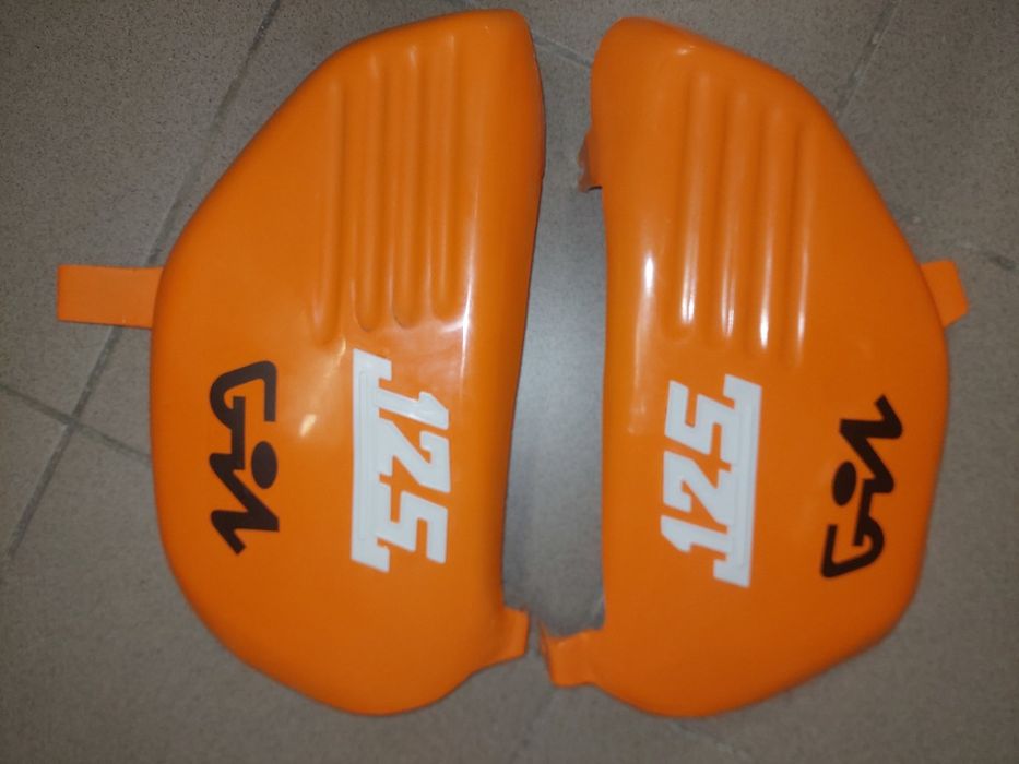 Fabrycznie nowe oslony boczne boczki rama wsk125 GIL tarki Pomarańczow