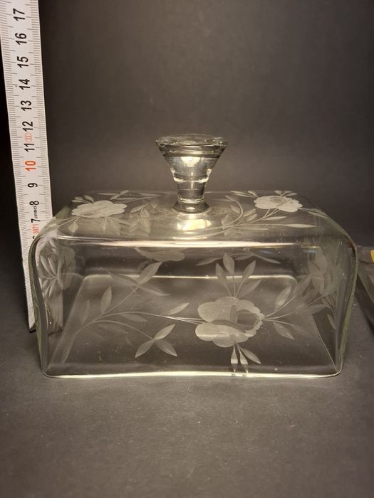 Duża stara szklana maselnica serownica