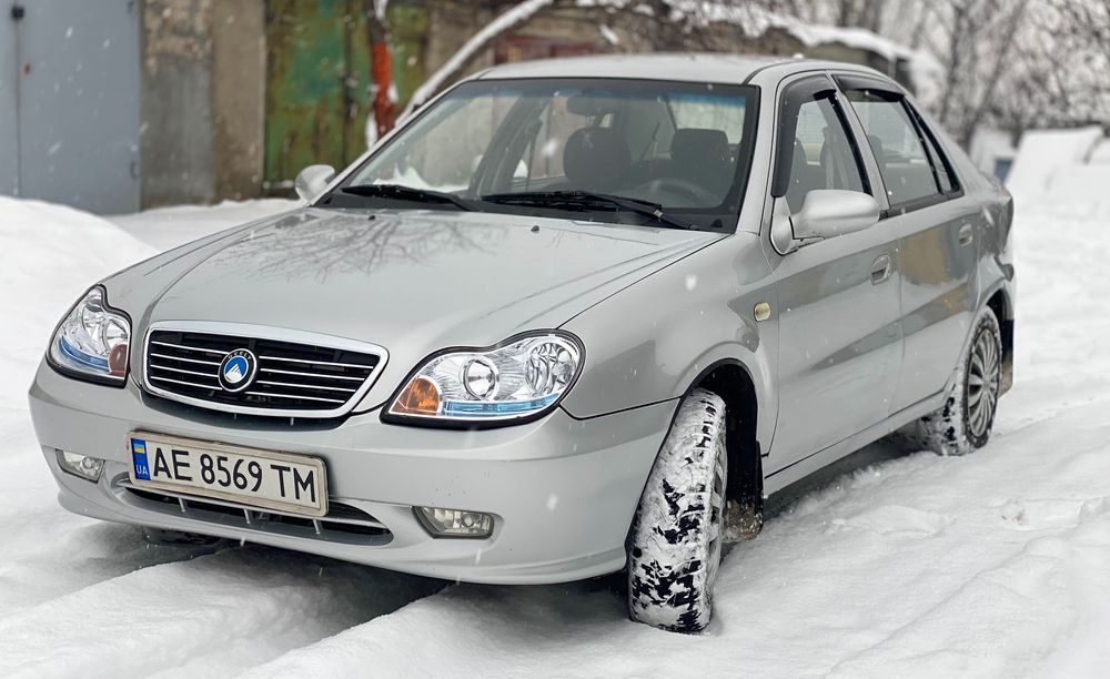Продам Geely CK2 
Автомобиль 2014 года
Пробег 153т км.
Двигатель объемом 1.5л:работает хорошо,не дымит,масло не расходует.
КПП 5ст:без дефектов,передачи включаются мягко,не выбивают,не хрустят.
Ходовая часть:без стуков,грюков и тд…
Очень сбитая,и мягкая.
Дно,пороги,арки,уголки дверей:ЦЕЛЫЕ!
По кузову есть минимальные следы эксплуатации!
Комплектация:4 стеклоподъемника,ГУР,кондиционер,электро регулировка зеркал,ABS,подогрев боковых и заднего стекла.
Стекла все родные,включая лобовое!
Установлена хорошая акустика,2 DIN магнитола с Bluetooth.
Диски 14 радиуса,на зимней резине.
2-х сторонняя сигнализация.
2 ключа с брелками.
С документами полный порядок!
Цена указана за наличный расчет.
Возможен обмен на автомобиль дешевле с вашей доплатой,цена на обмен 3000$.