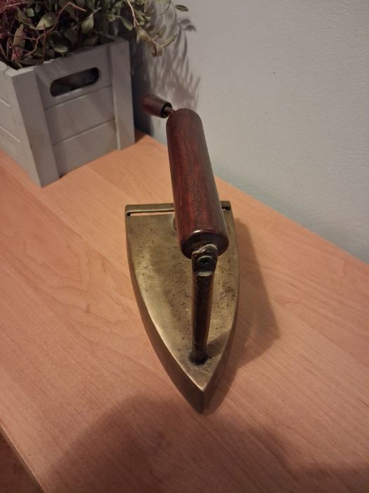 Stare Żelazko na duszę mosiądz zabytek techniki