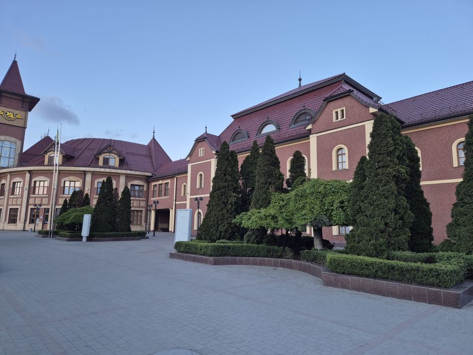 Продаються  разом два гаража поблизу Залізн вокзалу