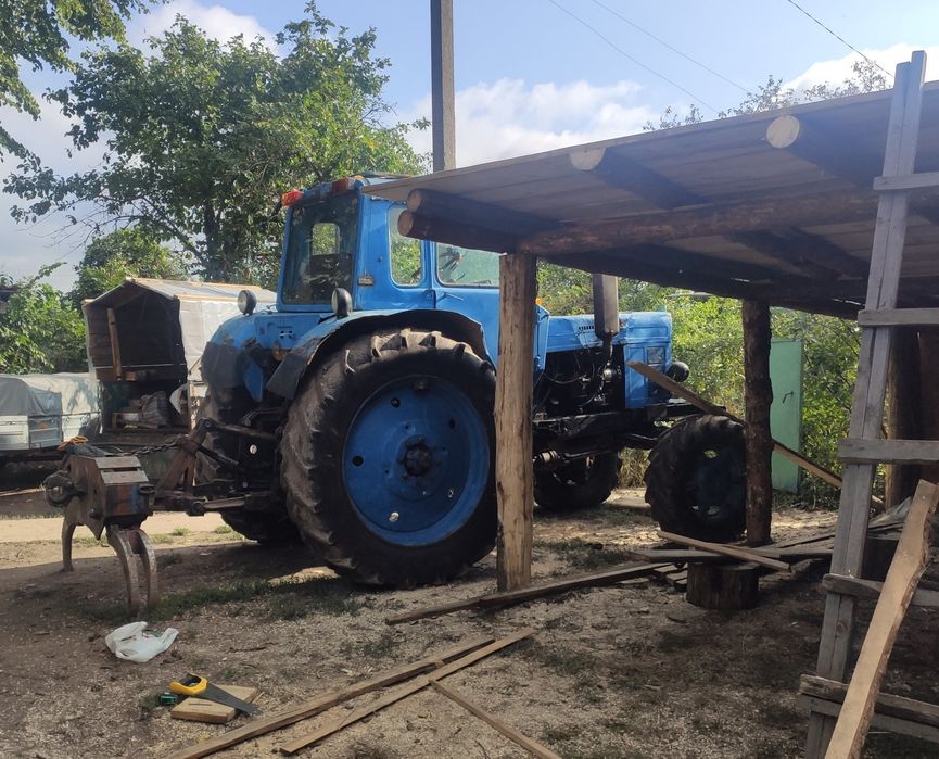 Продам трактори МТЗ-82 та МТЗ-80 з лісовими захватами (з документами)
