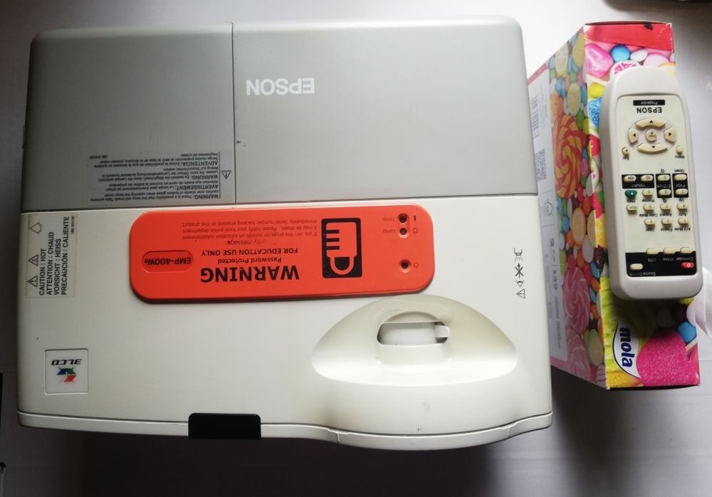 Epson 400w projektor 1800 lumenów
