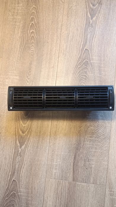 Audi A6 C4 kratka nawiewu deski rozdzielczej  orginalna