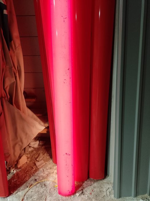 Декоративні червоні світильники