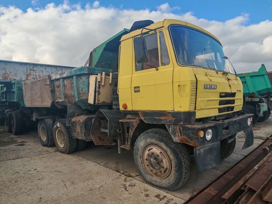 Самоскид Tatra 815 на ходу, є також запчастини до Tatra 815