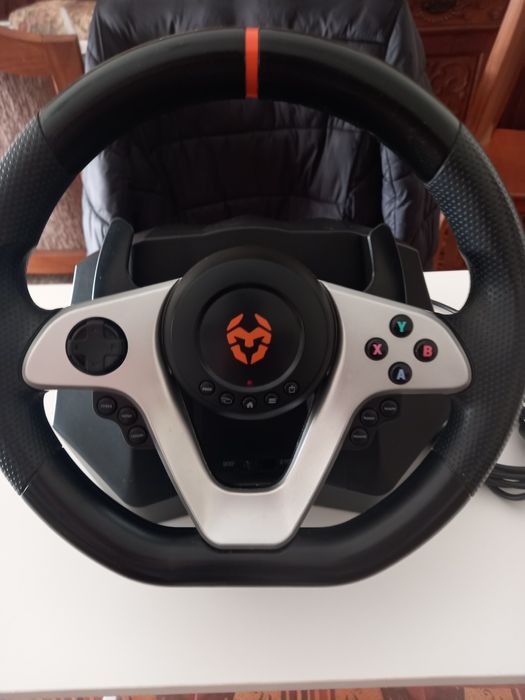 VENDO VOLANTE USADO MAS EM BOM estado para  pc com pedais e mudanças