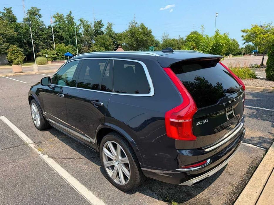 Volvo XC90      2019
