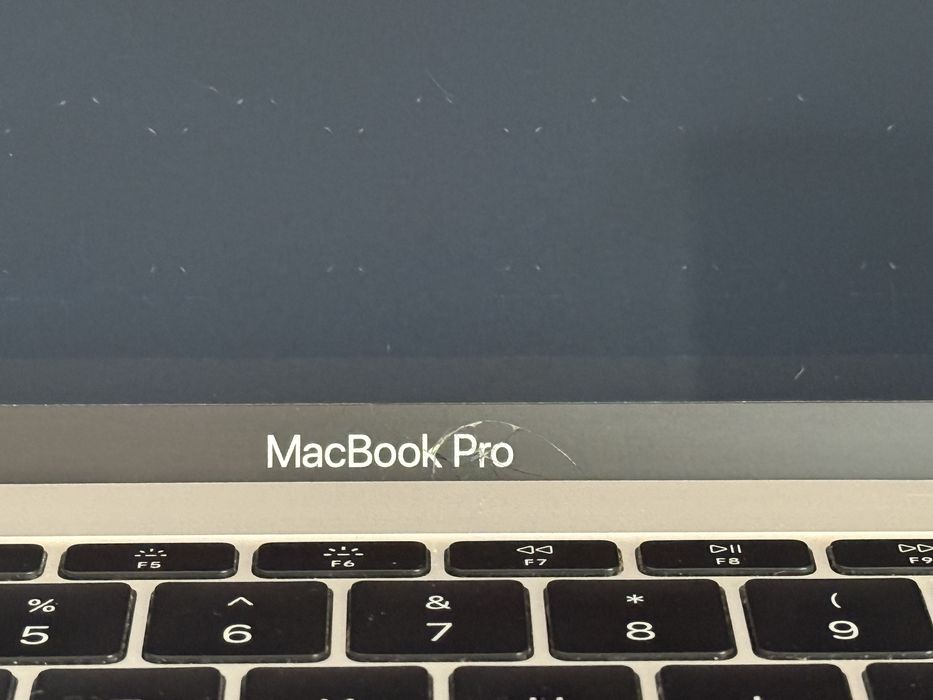 MacBook Pro 13” 2017 8 GB RAM / 128 GB SSD