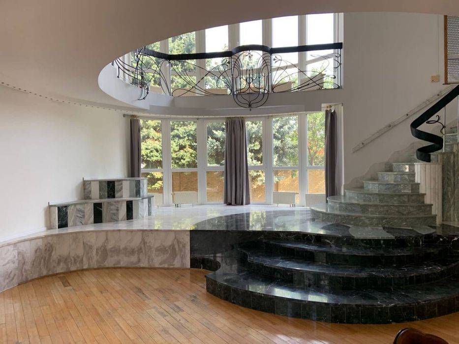 Продам дом  точнее 2 дома  на  разных участках. Совмещёных в одну усад