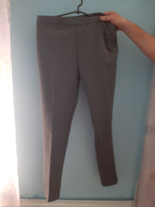 Продам жіночі сірі брюки 42