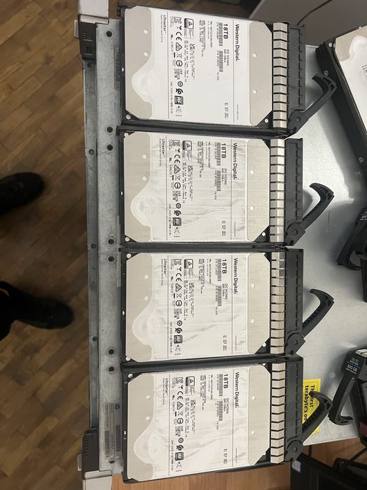 Серверні диски 18TB SAS 12Gb/s