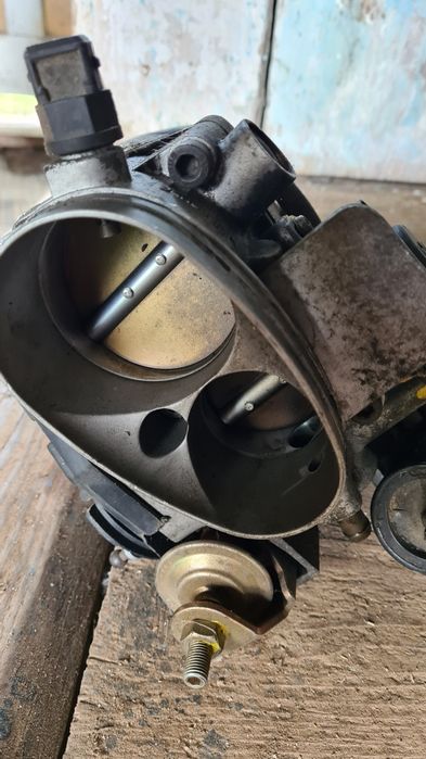 Дросельна заслінка в зборі audi a8 d2 4.2 1998