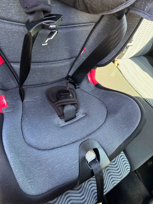 Cadeira auto Chicco (Grupo 1/2/3) com Isofix – Como nova!