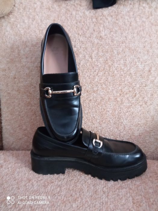 Продам 7 пар взуття