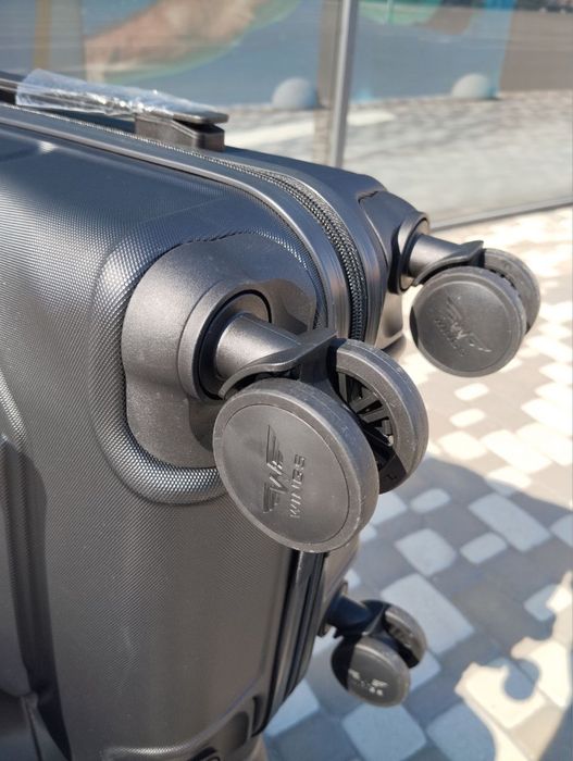 Валіза на колесах Wings 148 полікарбонат ударостійка