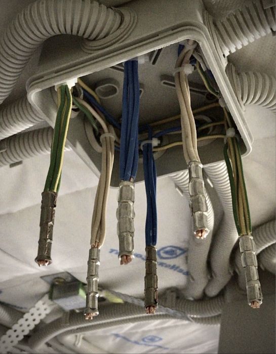 Електрик  / Електромантажні роботи / Підключення інверторів/ Київ