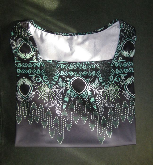 T-shirt De Pescoço Quadrado Estampado