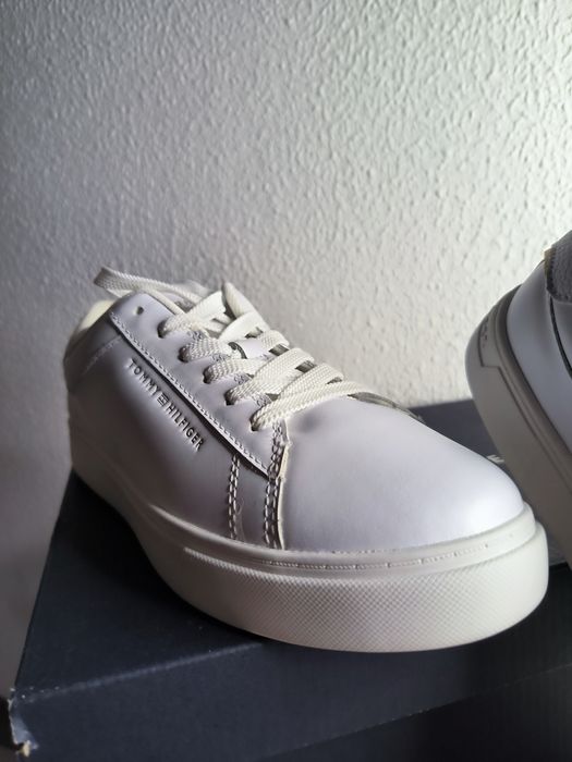 Sapatilhas Tommy Hilfiger brancas – NOVAS – Tamanho 37 (mulher)