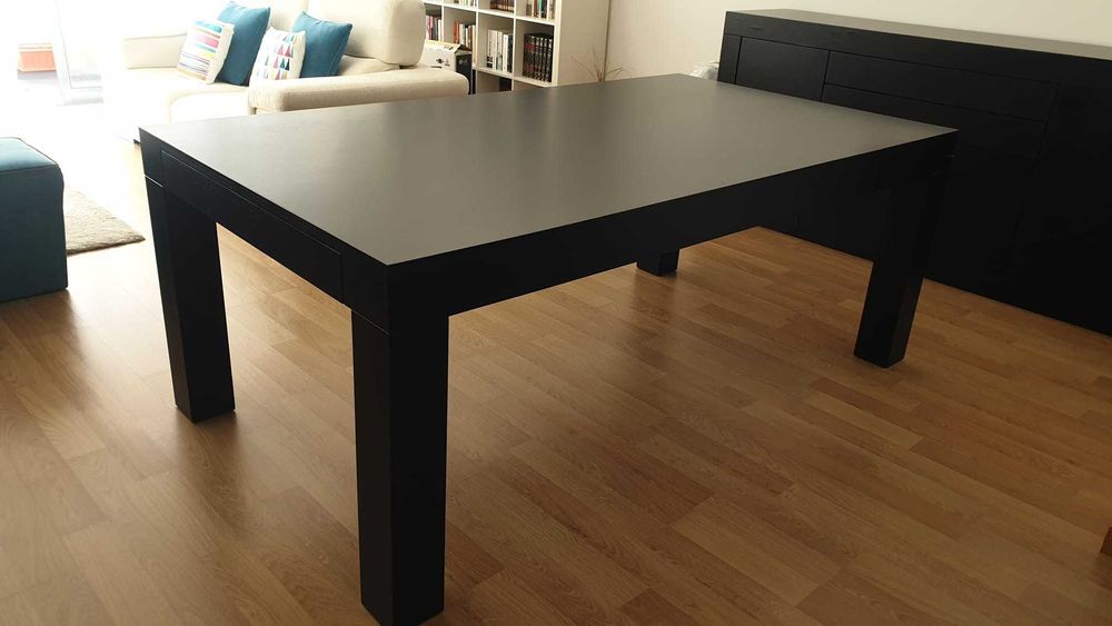 Mesa de sala de jantar em carvalho wengué