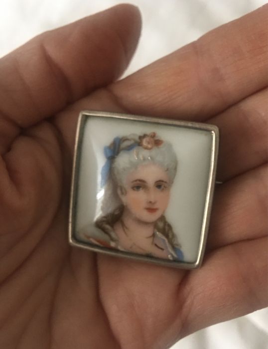 Pregador lapela porcelana e prata - antigo