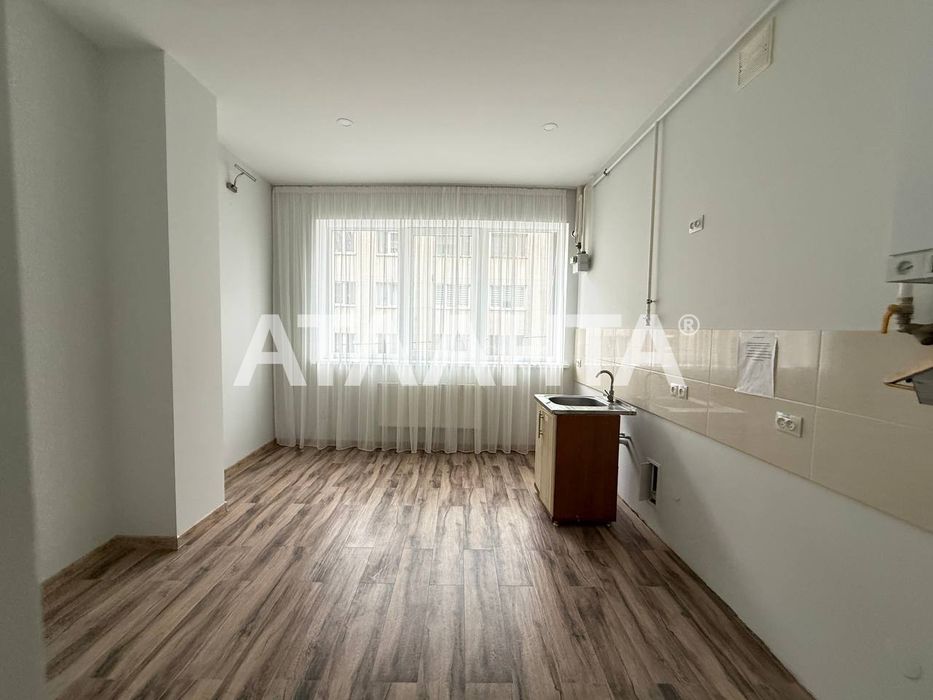 Здається в оренду простора 4-кім квартира  на вул. Руфа.