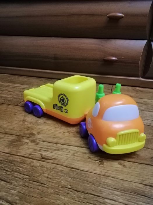 Продам Игрушку машинка Team3.