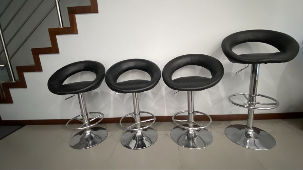 4 Bancos de cozinha iguais